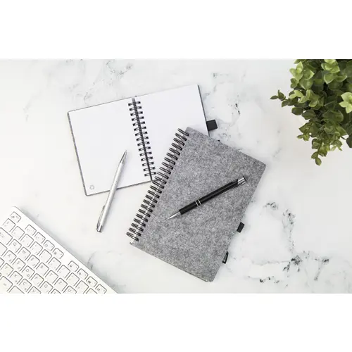 Block note con spirale A5 con copertina in feltro RPET a 80 fogli a righe in carta riciclata