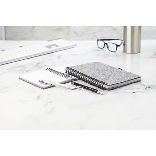 Block note con spirale A5 con copertina in feltro RPET a 80 fogli a righe in carta riciclata