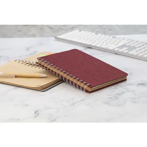 Block note a spirale A5 con copertina RPET a 70 fogli a righe in carta kraft riciclata con portapenne e inserto in plastica di paglia di grano per cellulare ed elastico