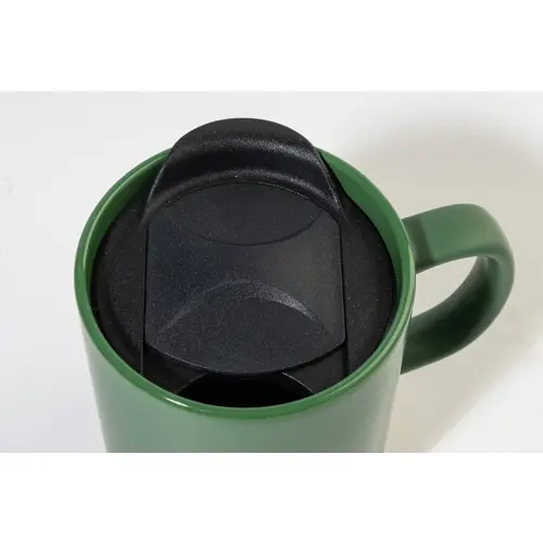 Tazza in ceramica con base in sughero coperchio in PP finitura esterna opaca ed interna lucida confezione in cartoncino kraft 325ml