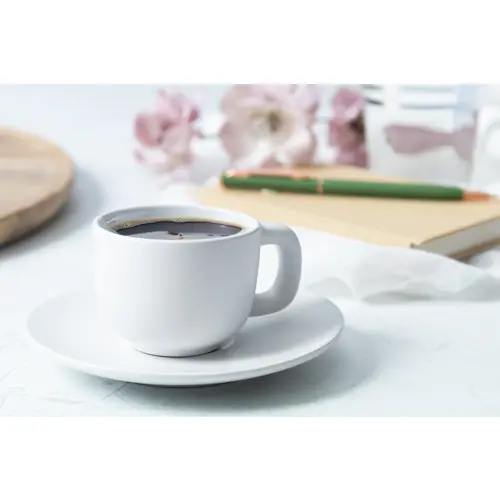 Set tazzine da caffè in ceramica con finitura opaca con piattini e scatola bianca da 85ml