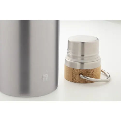 Borraccia doppia parete in acciaio inox riciclato con coperchio in bambù e manico 500ml