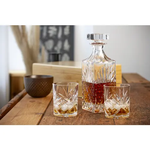 Set da whiskey composto da bottiglia e due bicchieri in confezione regalo di bambù