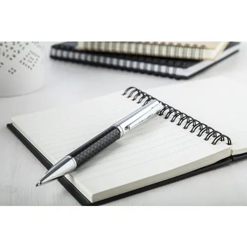 Penna a sfera in metallo con canna in fibra carbonio refill blu