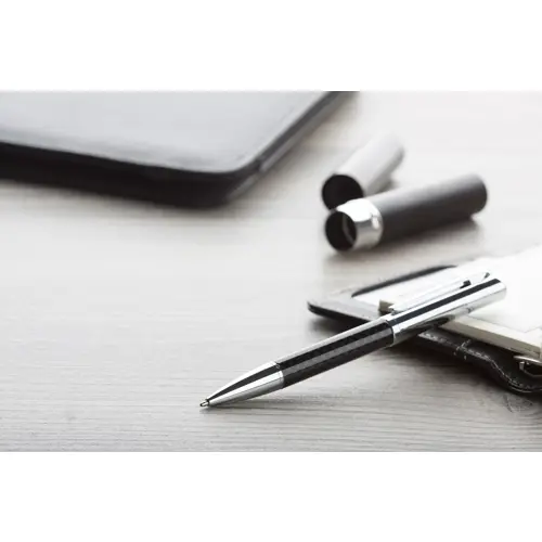 Penna a sfera in metallo con canna in fibra carbonio refill blu