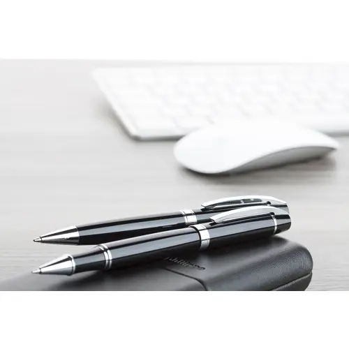 Set di penne a sfera e roller in metallo con finitura cromate lucide in confezione regalo in pelle PU e refill blu