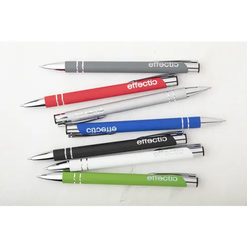 Penna a sfera in alluminio con finitura gommata speciale per incisione con meccanismo a scatto e refill blu