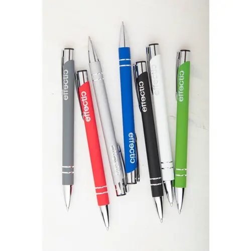 Penna a sfera in alluminio con finitura gommata speciale per incisione con meccanismo a scatto e refill blu