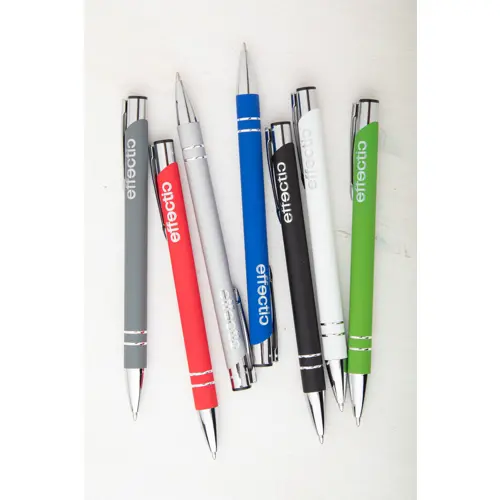 Penna a sfera in alluminio con finitura gommata speciale per incisione con meccanismo a scatto e refill blu