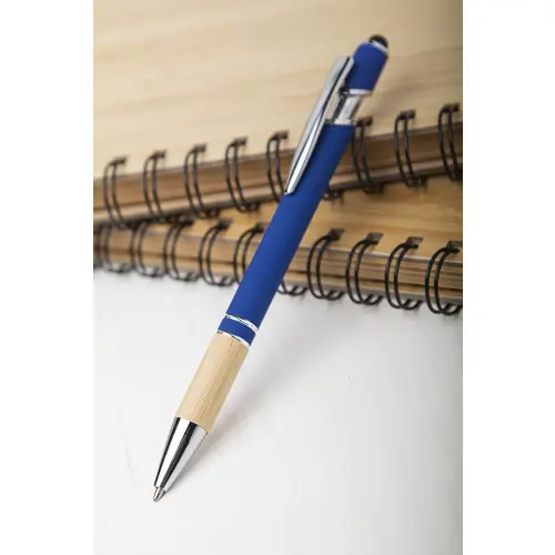 Penna a sfera in alluminio con impugnatura in bambù e finitura gommata colorata e punta touch e con meccanismo a scatto e refill blu