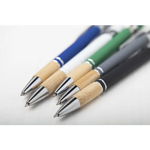Penna a sfera in alluminio con impugnatura in bambù e finitura gommata colorata e punta touch e con meccanismo a scatto e refill blu