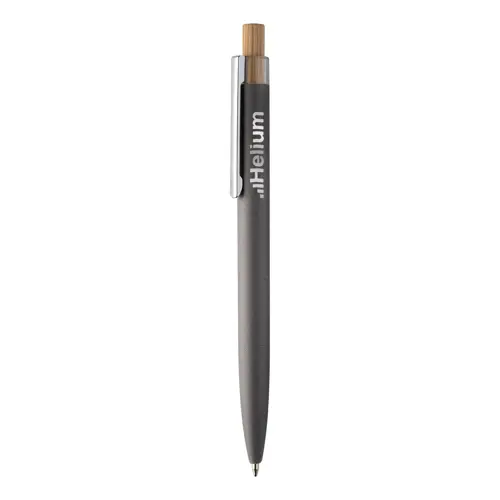 Penna a sfera in alluminio riciclato finitura gommata pulsante in bambù e clip cromata con refill blu
