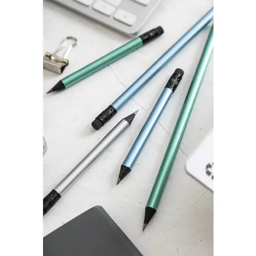 Matita HB temperata in legno di colore nero con finitura metallizzata e gomma nera