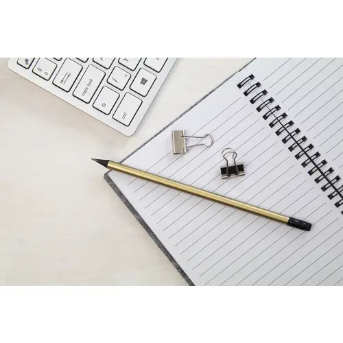 Matita HB temperata in legno di colore nero con finitura metallizzata e gomma nera