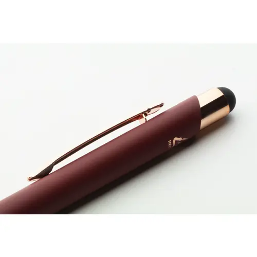Penna a sfera in alluminio riciclato con finitura gommata e touch screen dettagli color oro rosa e refill blu