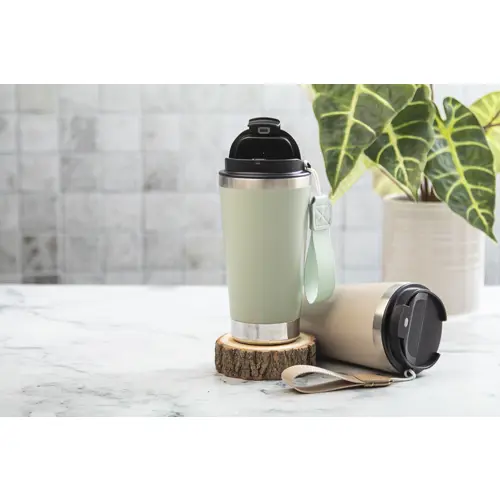 Tazza termica in acciaio inox riciclato con coperchio in PP laccetto coordinato 430ml