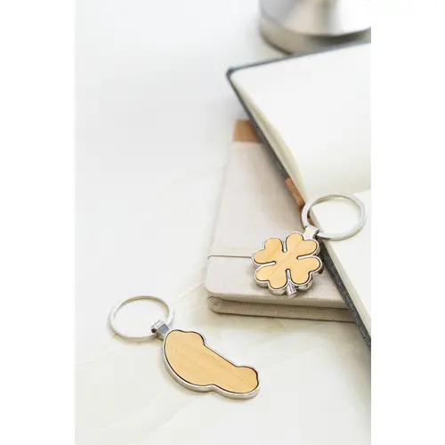 Portachiavi in metallo e bambù a forma di quadrifoglio in scatola kraft