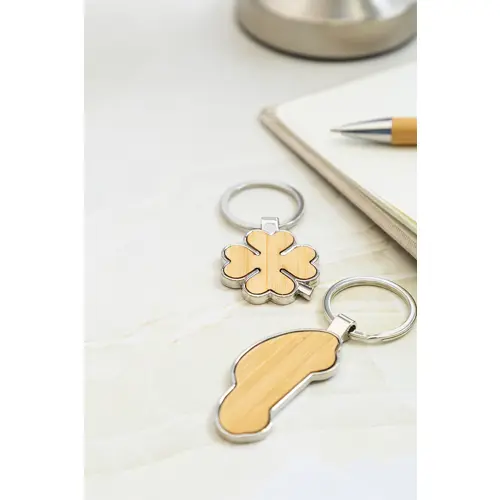 Portachiavi in metallo e bambù a forma di quadrifoglio in scatola kraft