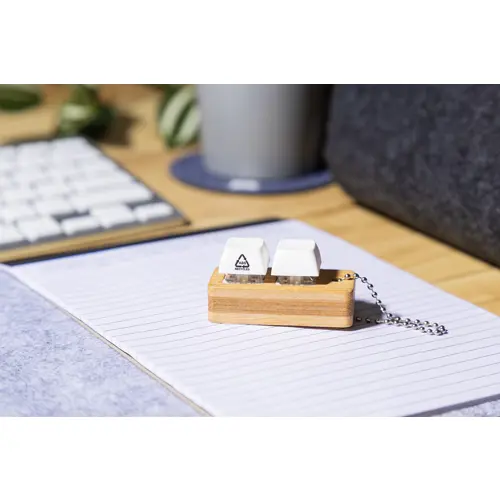 Portachiavi antistress in bambù e tasti ABS riciclato simili tastiera