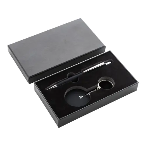Set regalo con penna refill blu e portachiavi in alluminio riciclato con finitura gommata