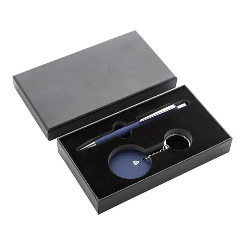 Set regalo con penna refill blu e portachiavi in alluminio riciclato con finitura gommata