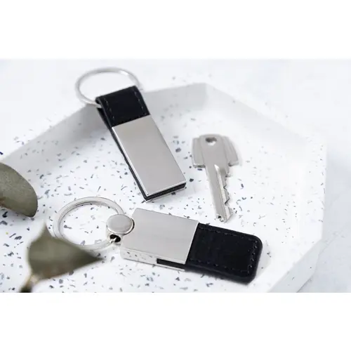 Portachiavi in metallo e cinturino pelle PU confeionato in carta Kraft