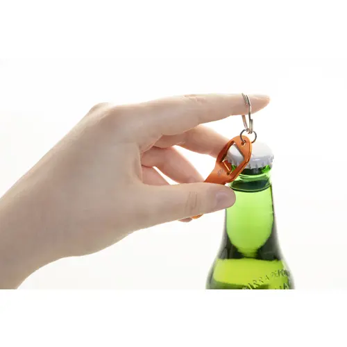 Portachiavi in alluminio riciclato con apribottiglie e inserto gettone per carrello spesa