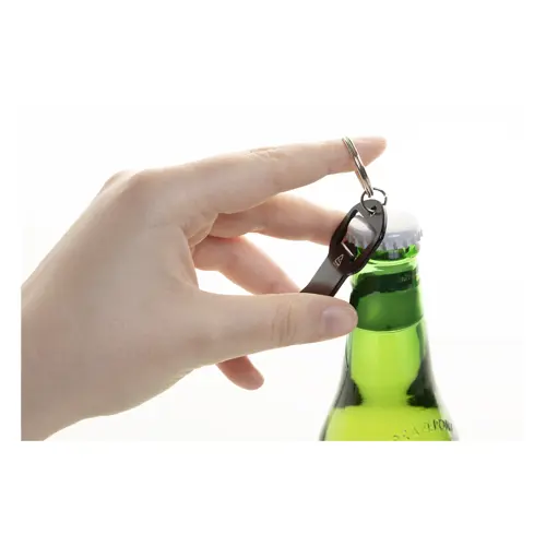 Portachiavi in alluminio riciclato con apribottiglie e inserto gettone per carrello spesa
