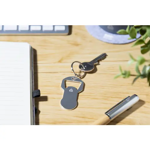 Portachiavi in alluminio riciclato con apribottiglie e inserto gettone per carrello spesa