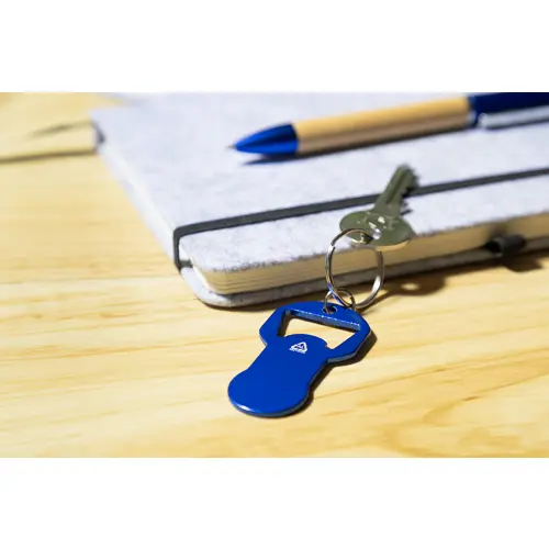 Portachiavi in alluminio riciclato con apribottiglie e inserto gettone per carrello spesa
