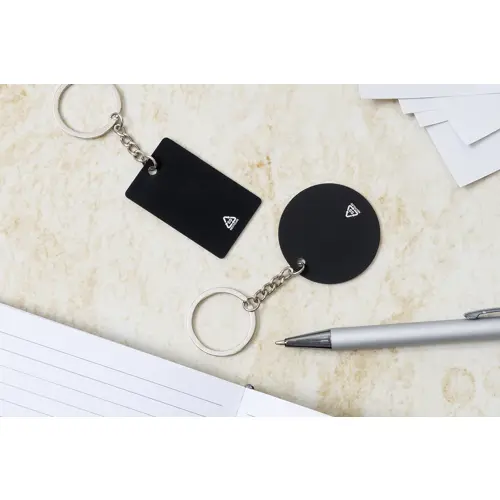 Portachiavi in acciaio riciclato a forma di rettangolo con finitura gommata