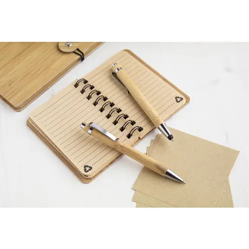 Penna a sfera bambù e finiture in metallo con meccanismo a scatto e refill blu