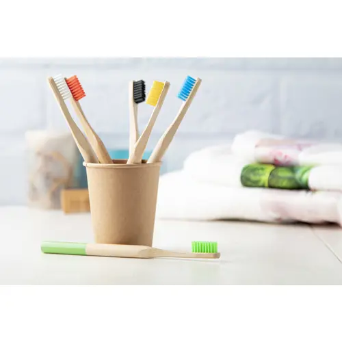 Spazzolino da denti in bambù con setole colorate