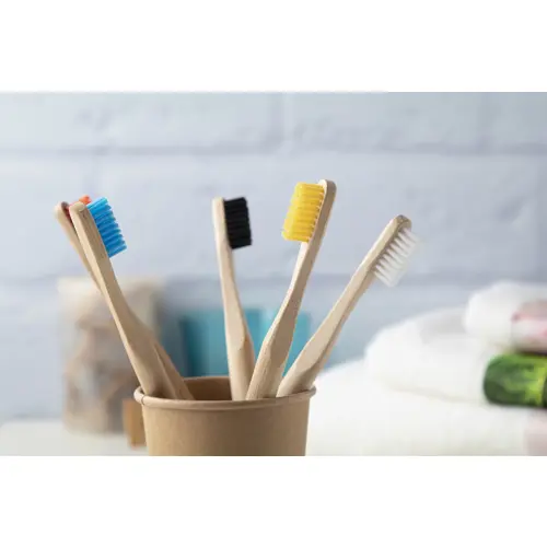 Spazzolino da denti in bambù con setole colorate