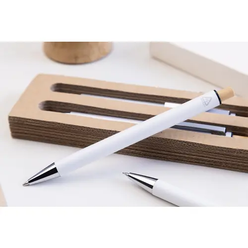 Set composto da penna a sfera e matita meccanica in alluminio riciclato pulsanti in bambù e refill blu in scatola kraft