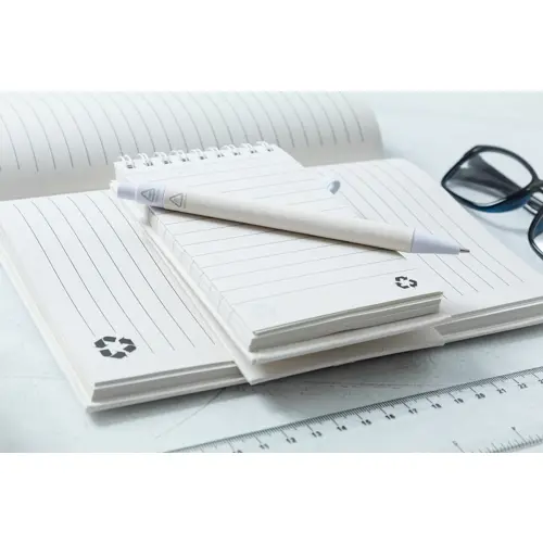 Penna a sfera con fusto in cartone del latte ricilato reffil blu