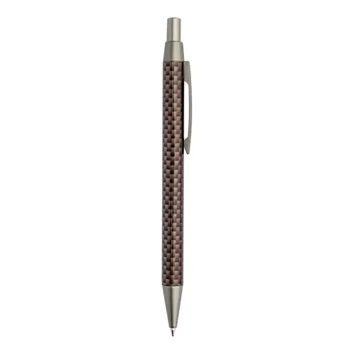 Penna a sfera in metallo con decorazione simil carbonio sul corpo refill blu