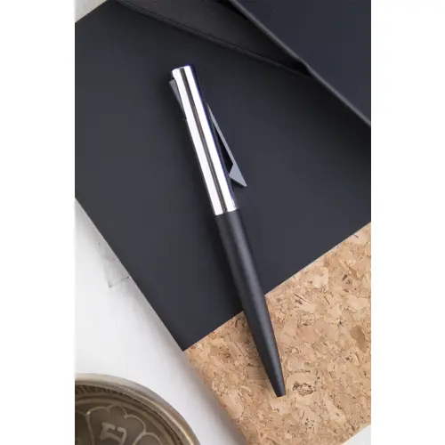 Penna a sfera in alluminio con particolare movimento della clip confezionata in scatola di metallo e refill blu