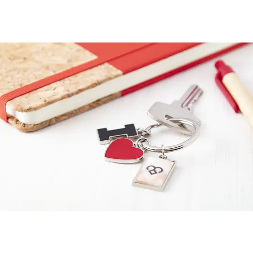 Portachiavi in metallo con ciondoli