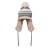 Cappello lavorato a maglia con copriorecchie