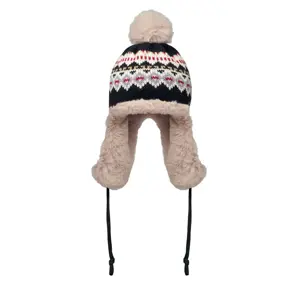 Cappello lavorato a maglia con copriorecchie