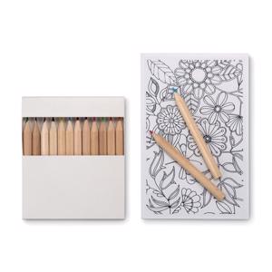 Set per disegnare con fogli e matite colorate