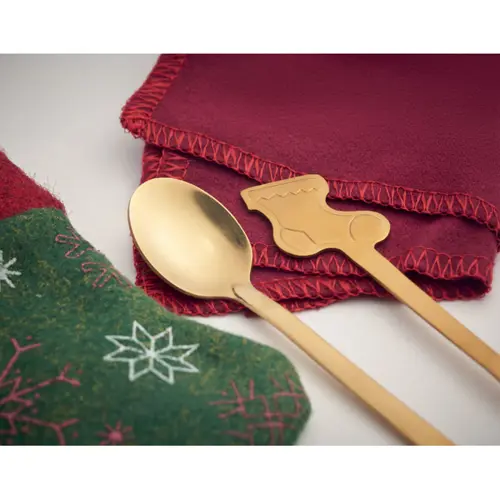 Set posate natalizio per dessert composto da cucchiaio e forchetta in acciaio inox e tovagliolo in cotone in sacchetto a forma di calza