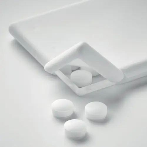 Dispenser per mentine a forma di carta di credito