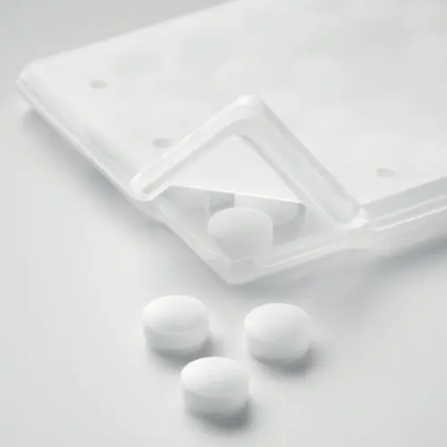 Dispenser per mentine a forma di carta di credito