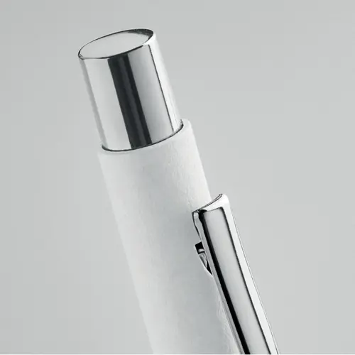 Penna a sfera a pulsante in carta riciclata e finiture in metallo con refill blu