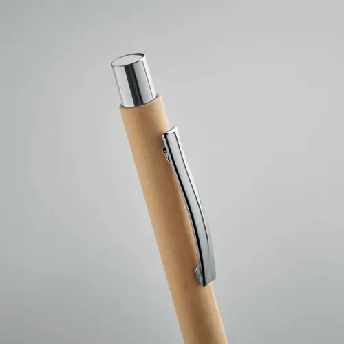 Penna a sfera a pulsante in carta riciclata e finiture in metallo con refill blu