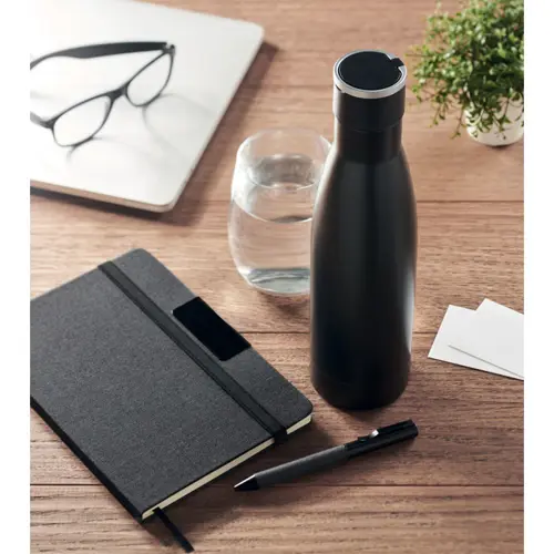 Set regalo composto da borraccia in acciaio inox doppio strato da 500ml con block notes A5 in RPET e penna a sfera