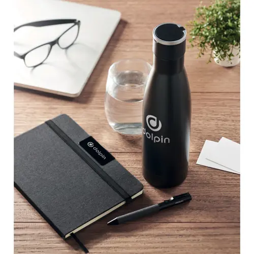 Set regalo composto da borraccia in acciaio inox doppio strato da 500ml con block notes A5 in RPET e penna a sfera