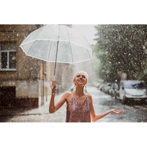 Ombrello con apertura manuale da 23" con manico rifinitura gommata e panelli trasparenti e uno colorato